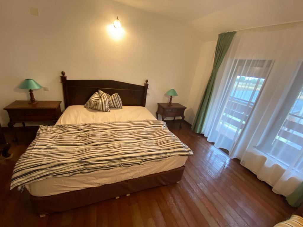Sînpetru Casa Titaヴィラ エクステリア 写真